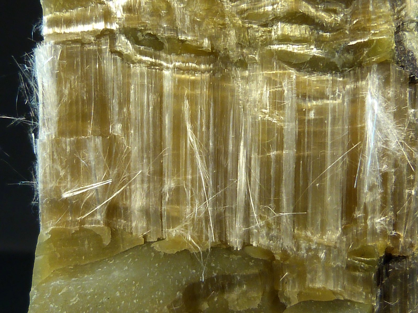 Anfibol (variedad crisotilo)
10 x 6 x 4 cm.
(Autor: Felipe Abolafia)
