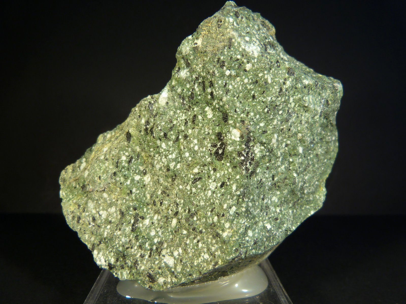 Andesita piroxénica con Hornblenda
9 x 8 cm.
(Autor: Felipe Abolafia)