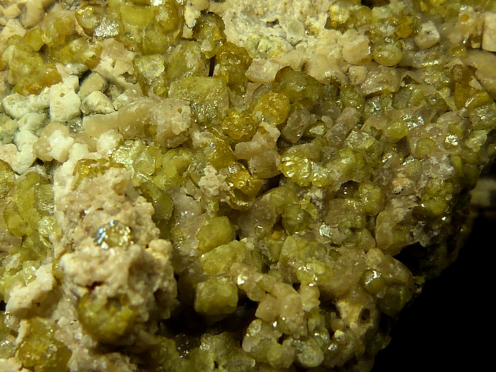 Piromorfita
11 x 8 x 4,5 cm.
(Autor: Felipe Abolafia)
