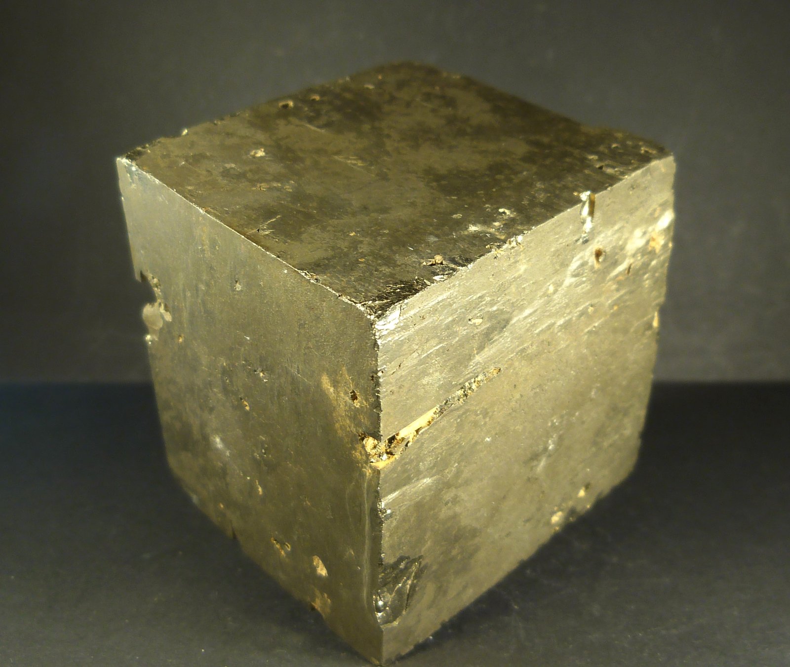 Pirita
Cubo de 5,5 cm. de arista
(Autor: Felipe Abolafia)