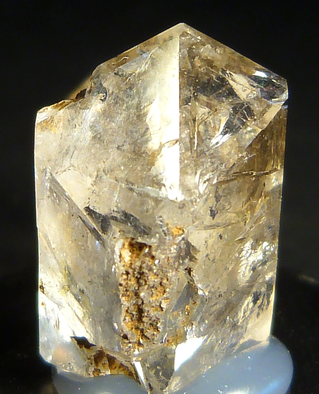 Cuarzo (variedad herkimer)
1,5 x 1,5 x 2 cm.
(Autor: Felipe Abolafia)