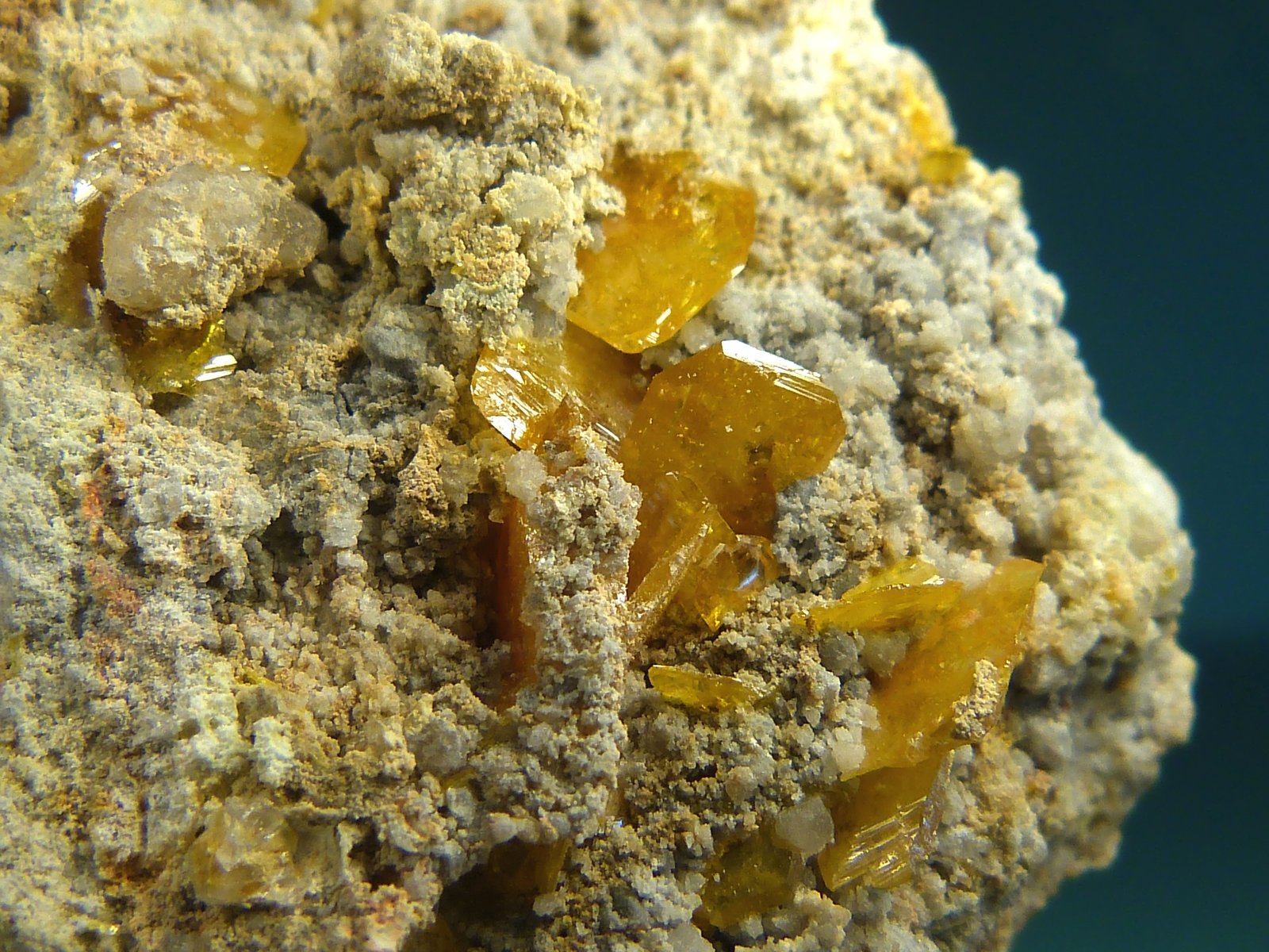 Wulfenita
5 x 3,5 x 3,5 cm.
(Autor: Felipe Abolafia)