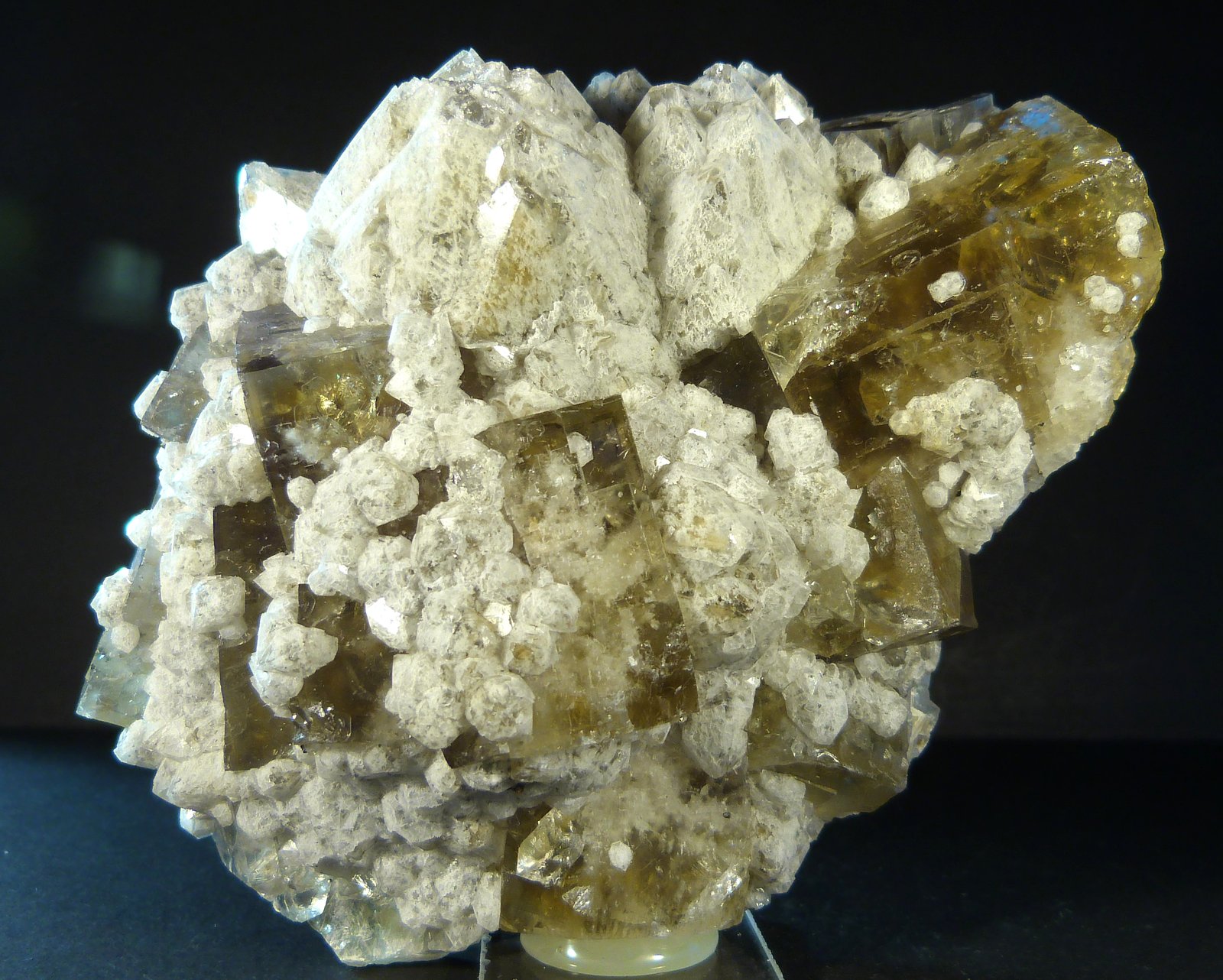 Fluorita y Cuarzo
11 x 9 cm.
(Autor: Felipe Abolafia)