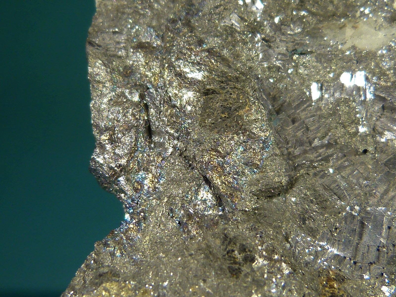 Pirargirita con Polibasita, Galena y Calcopirita
8 x 5 cm.
(Autor: Felipe Abolafia)