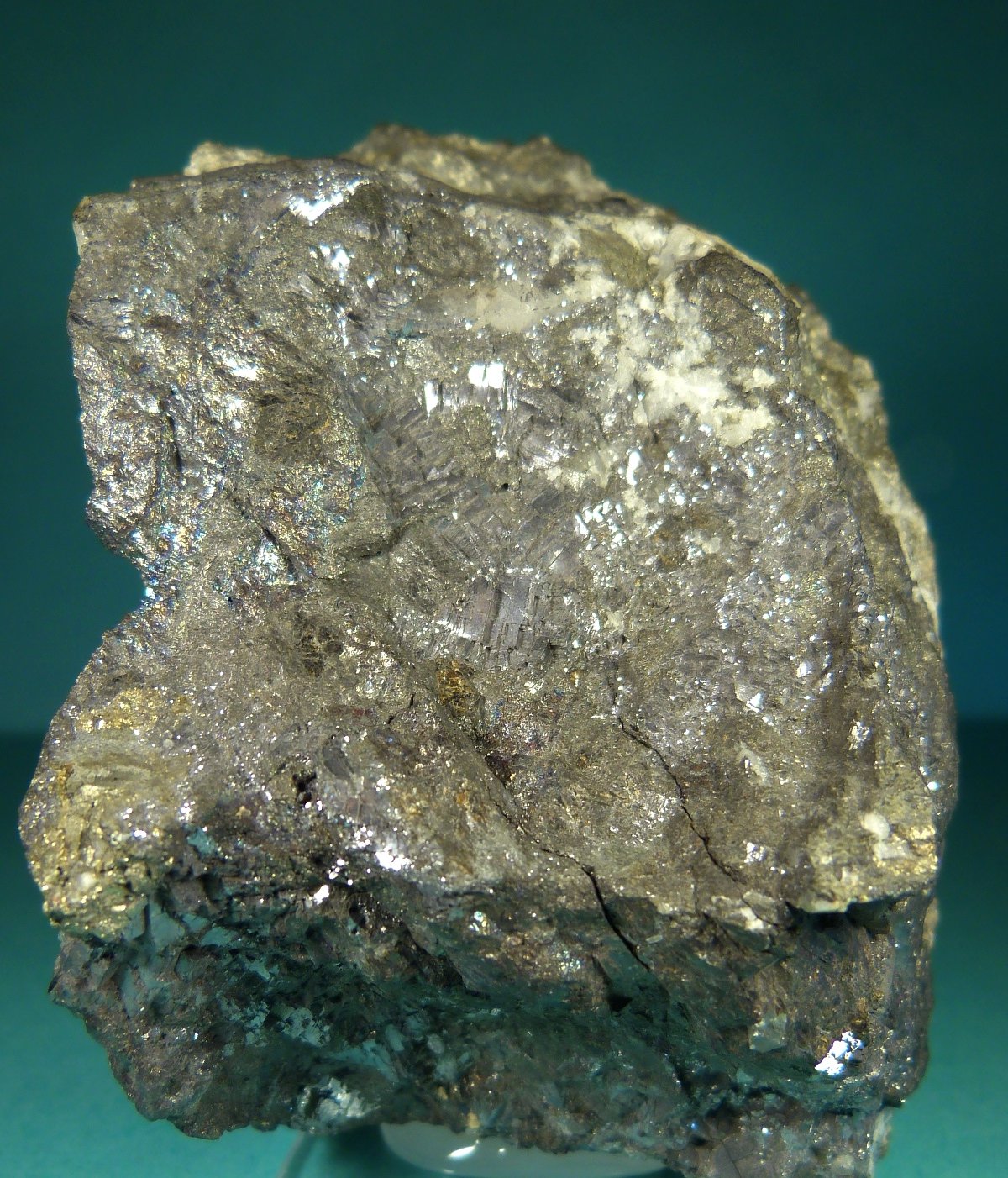 Pirargirita con Polibasita, Galena y Calcopirita
8 x 5 cm.
(Autor: Felipe Abolafia)