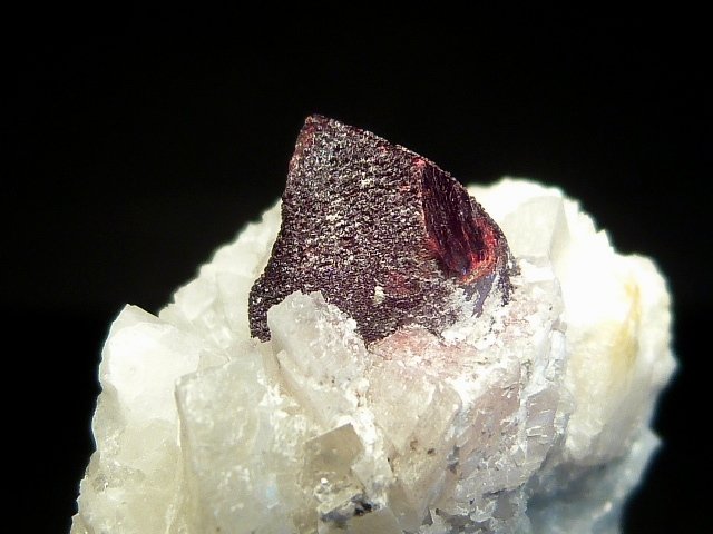Cinabrio
3 x 3 x 2 cm., Xl.1 x 0,8 cm.
(Autor: Felipe Abolafia)