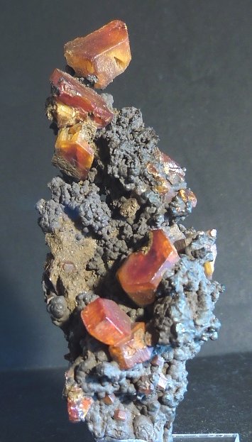 Vanadinita sobre Goethita
9 x 3 x 3 cm.
(Autor: Felipe Abolafia)