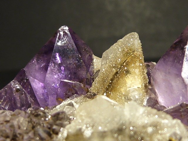 Cuarzo (variedad amatista)
10 x 8 cm.
(Autor: Felipe Abolafia)