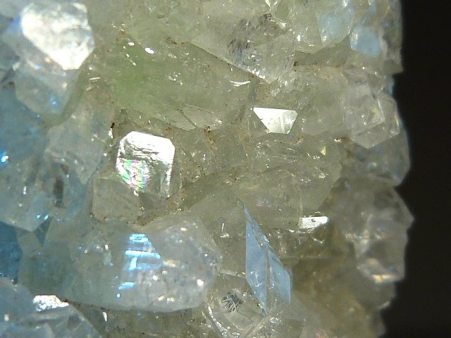Fluorapophyllita-(K) [Fluorapophyllite-(K)]
8 x 5 cm.
(Autor: Felipe Abolafia)