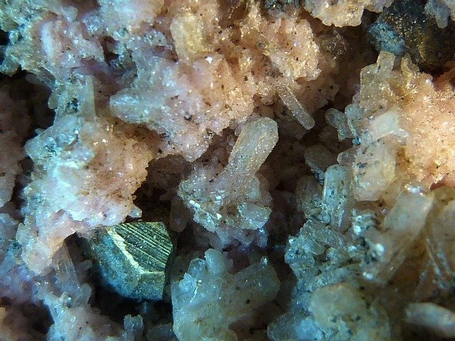Rodocrosita y Pirita
8 x 6 cm.
(Autor: Felipe Abolafia)