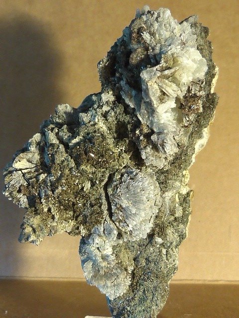 Prehnita y Ferro-actinolita
7,5 x 4 cm.
(Autor: Felipe Abolafia)