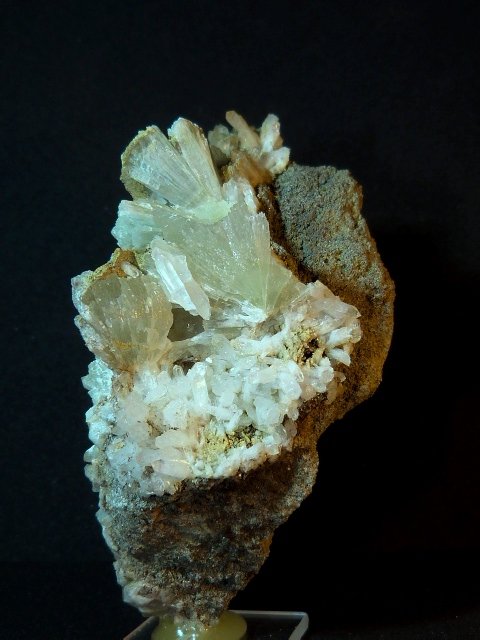 Cuarzo y Prehnita
7,5 x 9,5 x 5 cm.
(Autor: Felipe Abolafia)
