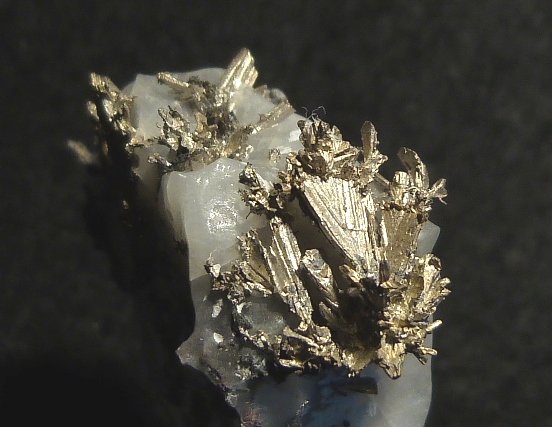 Plata en calcita
4 x 1,5 cm.
(Autor: Felipe Abolafia)
