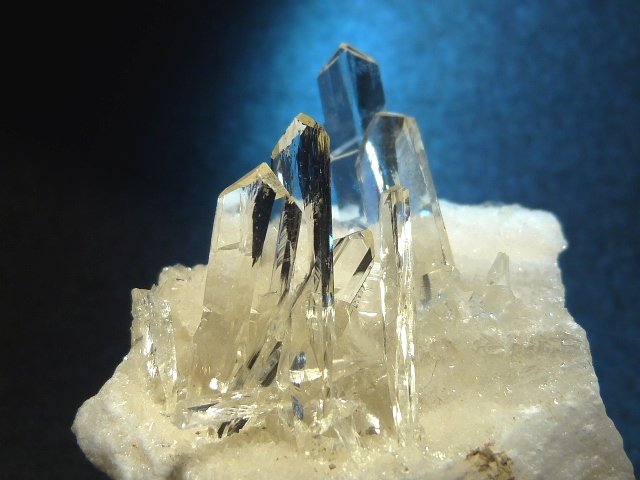 Yeso
5 x 6 cm., tamaño de los cristales: 2,5 x 0,8 cm.
(Autor: Felipe Abolafia)