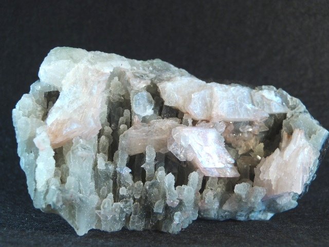 Cuarzo (variedad calcedonia) y Estilbita-Ca
10 x 6 cm.
(Autor: Felipe Abolafia)