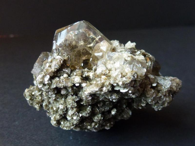 Fluorapatito, Moscovita
5 x 4 cm. El Apatito 1 cm.
(Autor: javier ruiz martin)