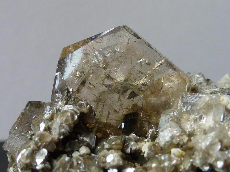 Fluorapatito, Moscovita
5 x 4 cm. El Apatito 1 cm.
(Autor: javier ruiz martin)