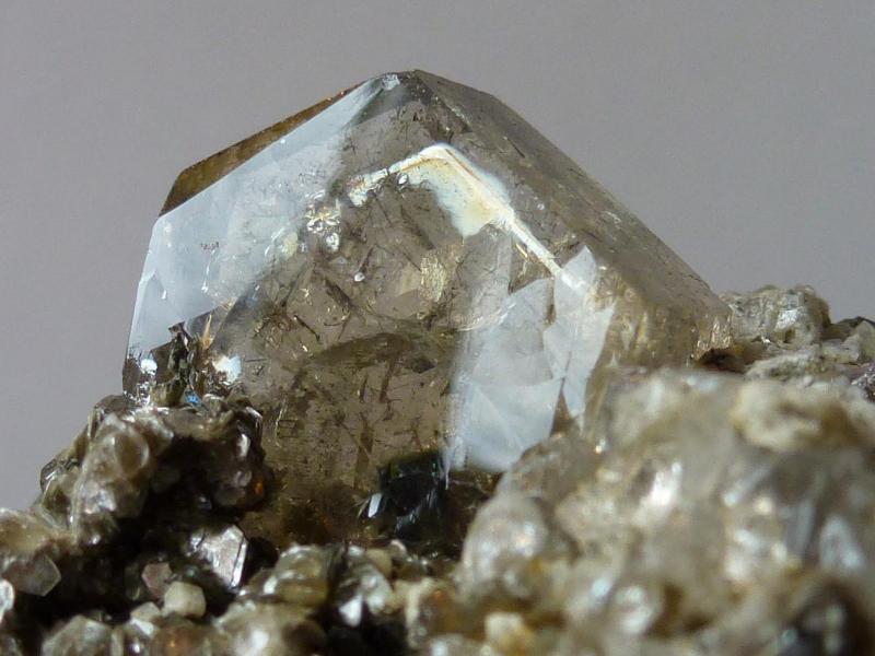Fluorapatito, Moscovita
5 x 4 cm. El Apatito 1 cm.
(Autor: javier ruiz martin)
