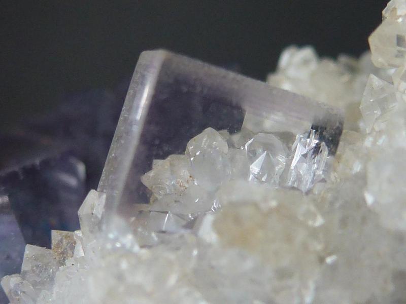 Fluorita, cuarzo
9 x 6 cm.
(Autor: javier ruiz martin)