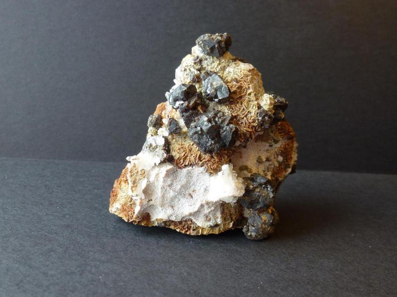 Esfalerita, Siderita, Cuarzo y Calcita
6 x 6 cm.
(Autor: javier ruiz martin)