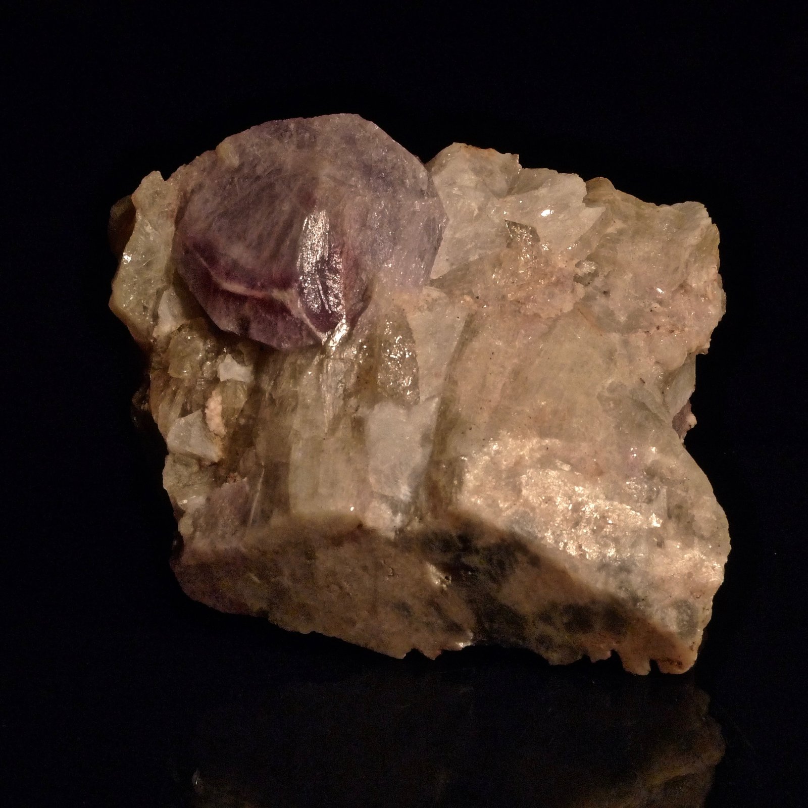 Sodalita (variedad hackmanita)
9 x 8 x 8 cm
(Autor: Josele)