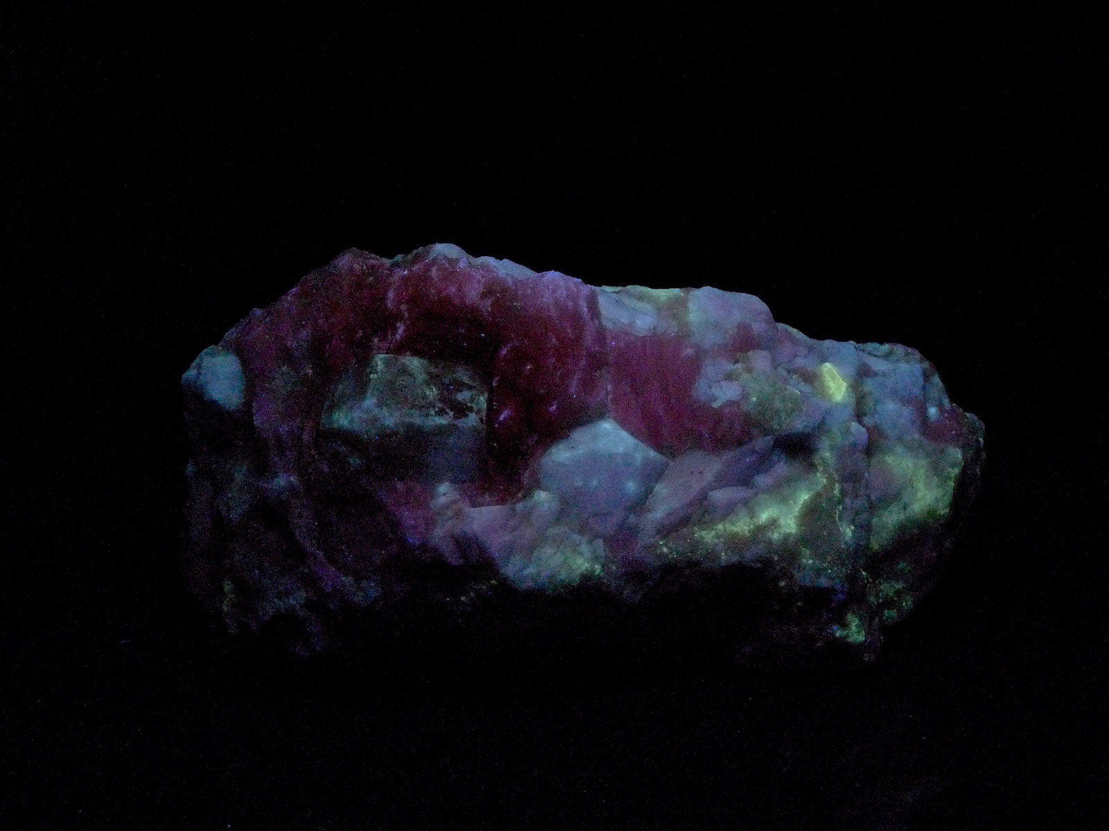 Sodalita
12 x 7 x 6 cm
(Autor: Josele)
