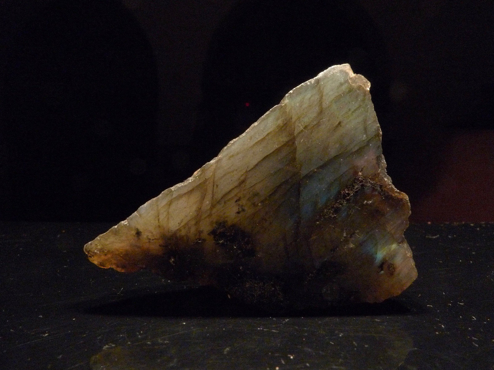 Plagioclasa (Serie Albita-Anortita) variedad labradorita
5,5 x 3,5 x 1,5 cm
(Autor: Josele)