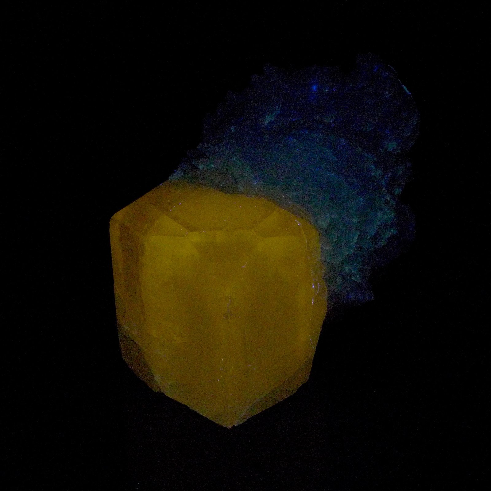 Topacio + Albita
9,5 x 5,5 x 5 cm
(Autor: Josele)