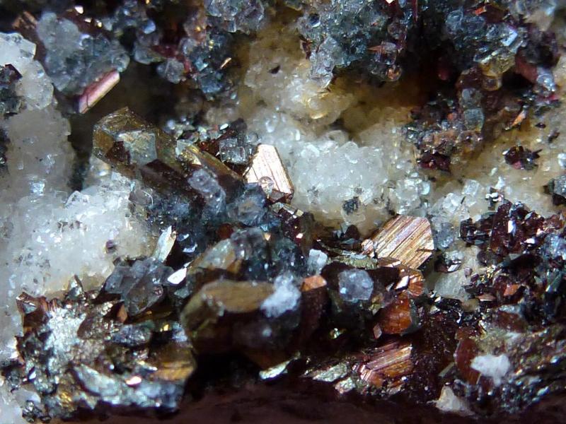 Marcasita, Calcita, Dolomita
5 x 3 cm.
(Autor: javier ruiz martin)