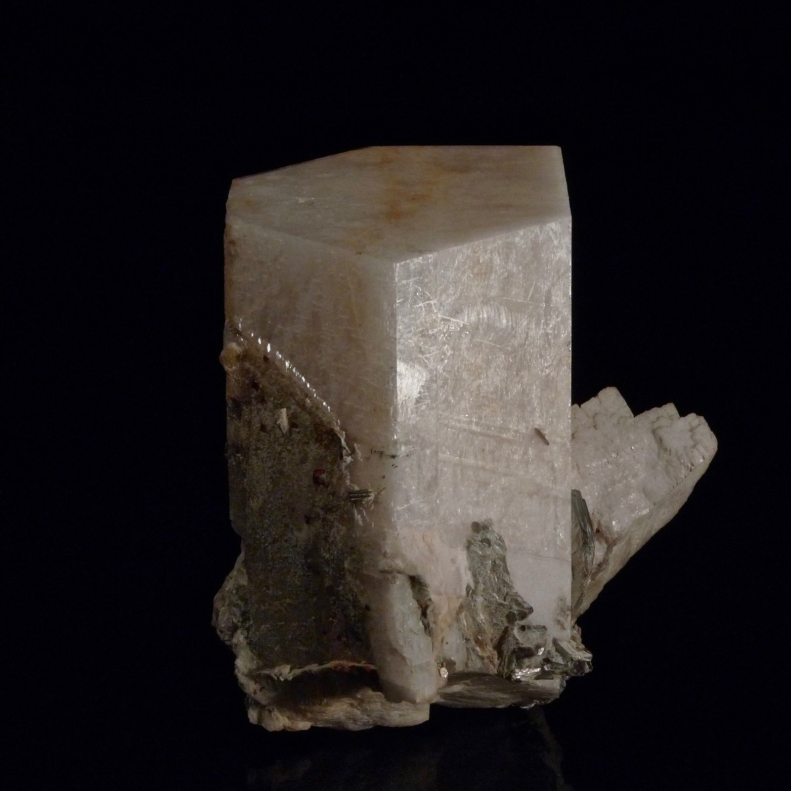 Microclina
Cristal principal: 10 x 6 x 6 cm
(Autor: Josele)