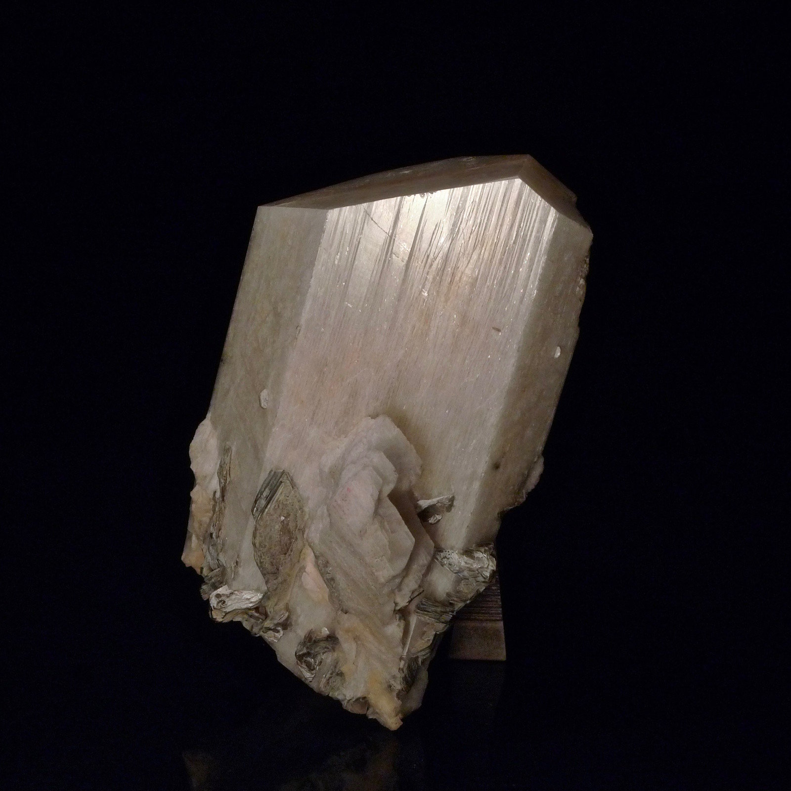Microclina
Cristal principal: 10 x 6 x 6 cm
(Autor: Josele)