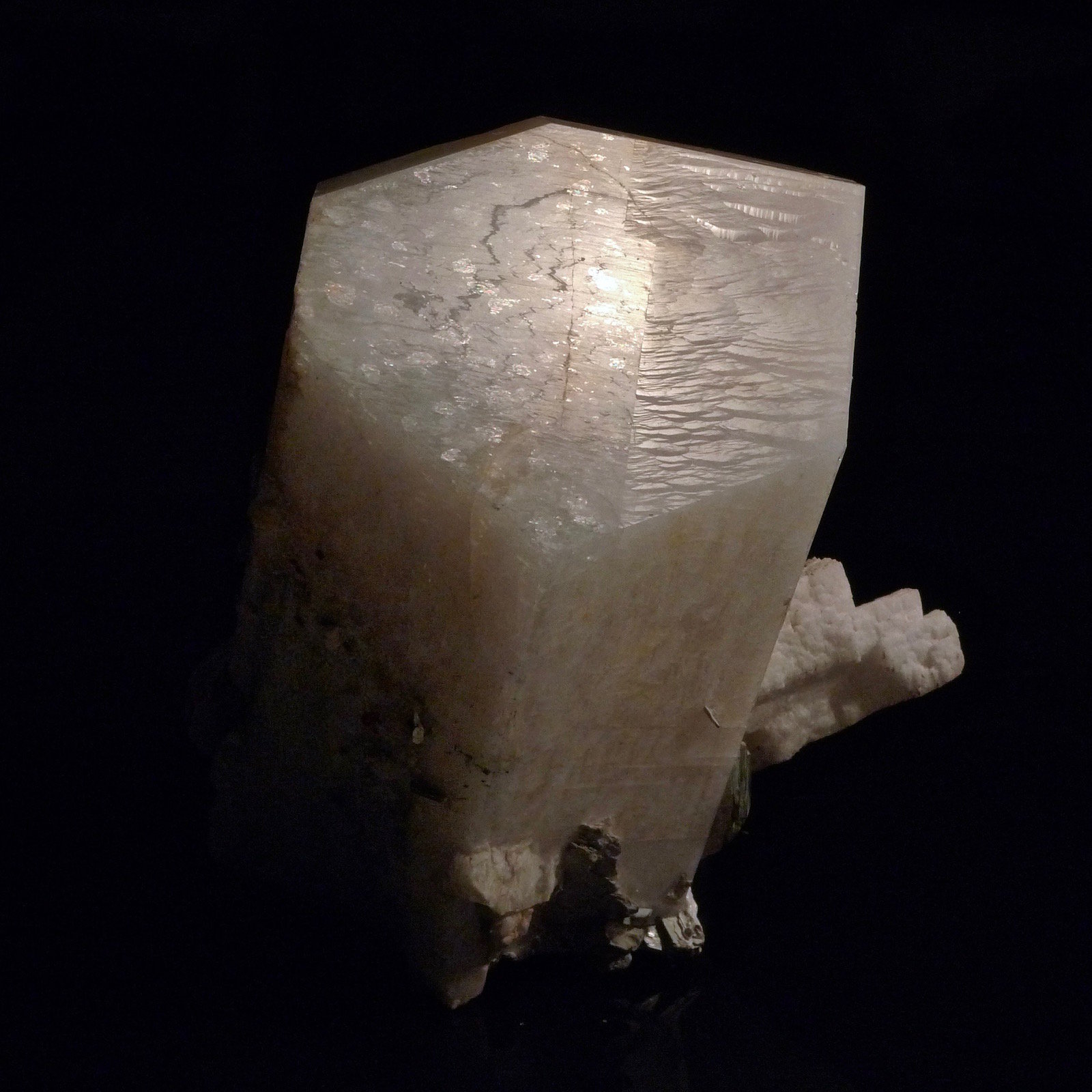 Microclina
Cristal principal: 10 x 6 x 6 cm
(Autor: Josele)