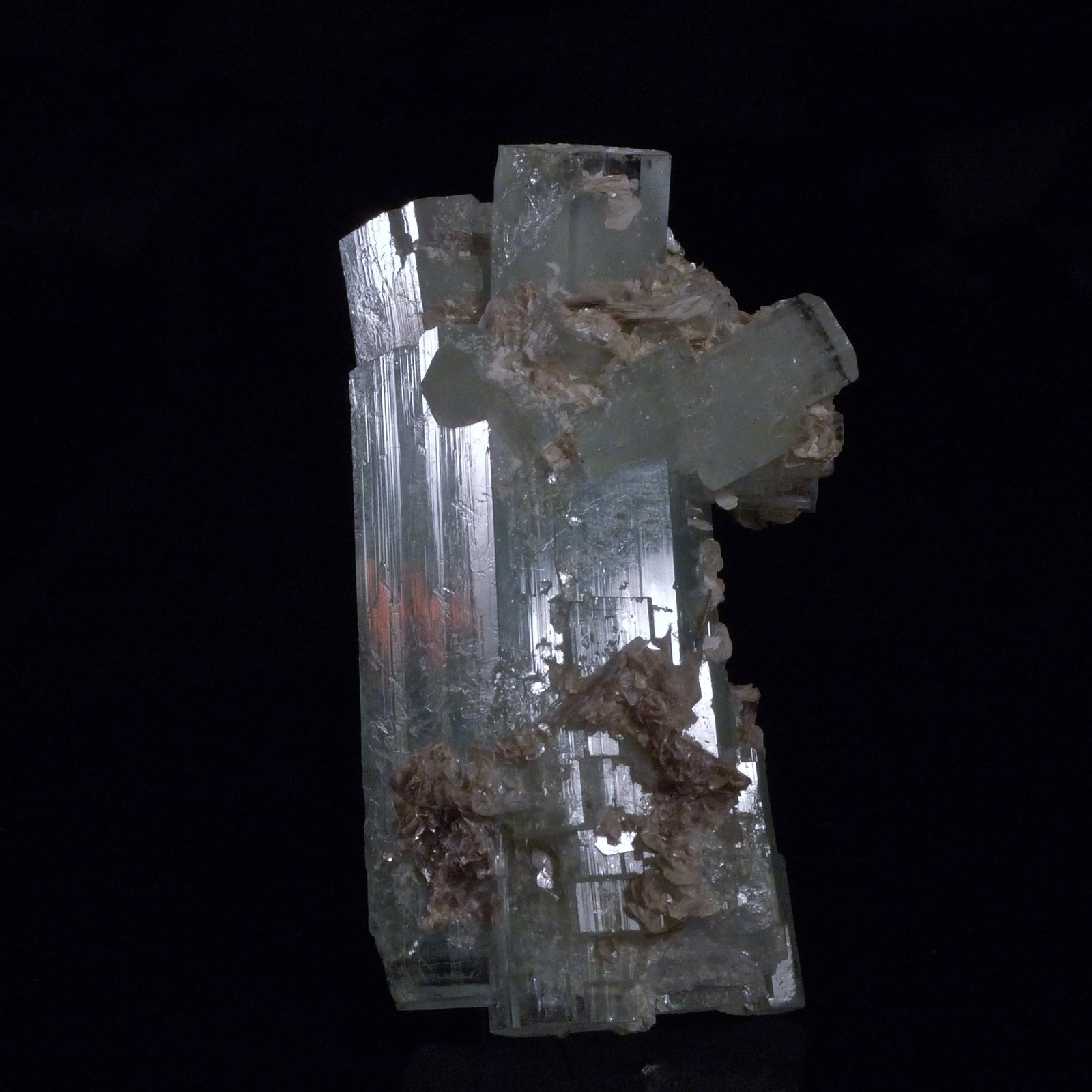Berilo (variedad aguamarina), Moscovita
10,5 x 6 x 4,5 cm
(Autor: Josele)