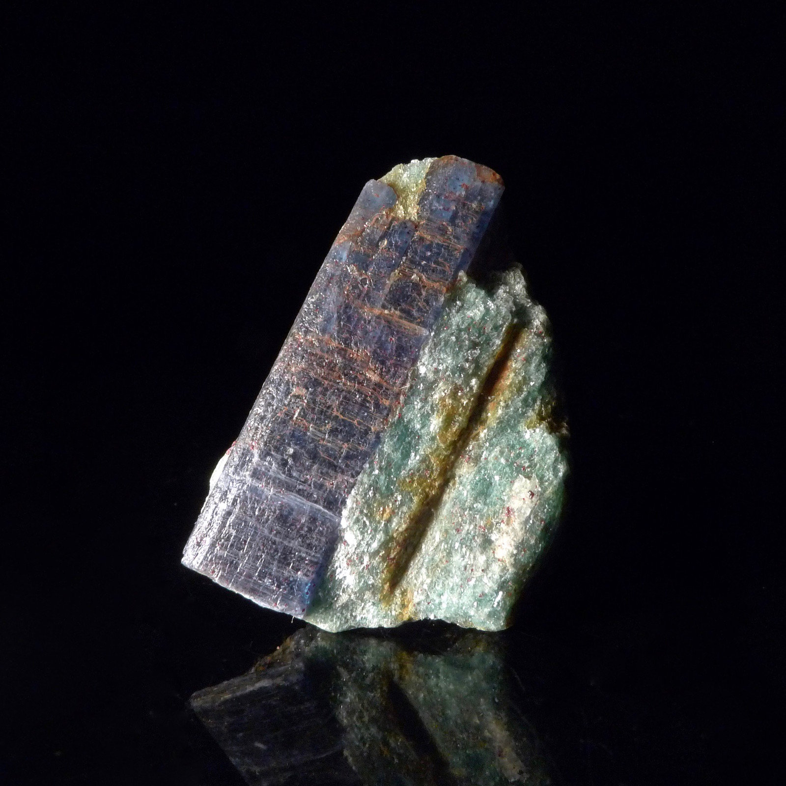 Cianita
3,5 x 2,5 x 1 cm
(Autor: Josele)