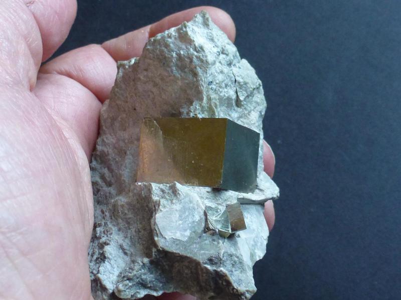 Pirita
7 cm x 6 cm. Cristal de 2,5 cm x 2 cm
(Autor: javier ruiz martin)