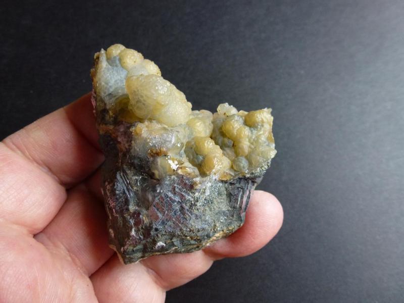 Cuarzo (variedad calcedonia), Galena y Greenalita
6 x 6 cm.
(Autor: javier ruiz martin)