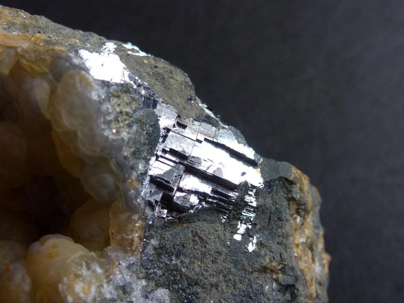 Cuarzo (variedad calcedonia), Galena y Greenalita
6 x 6 cm.
(Autor: javier ruiz martin)