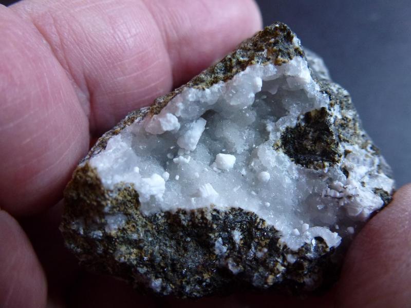 Pillipsita, Gonnardita
5,5 x 4 cm.
(Autor: javier ruiz martin)