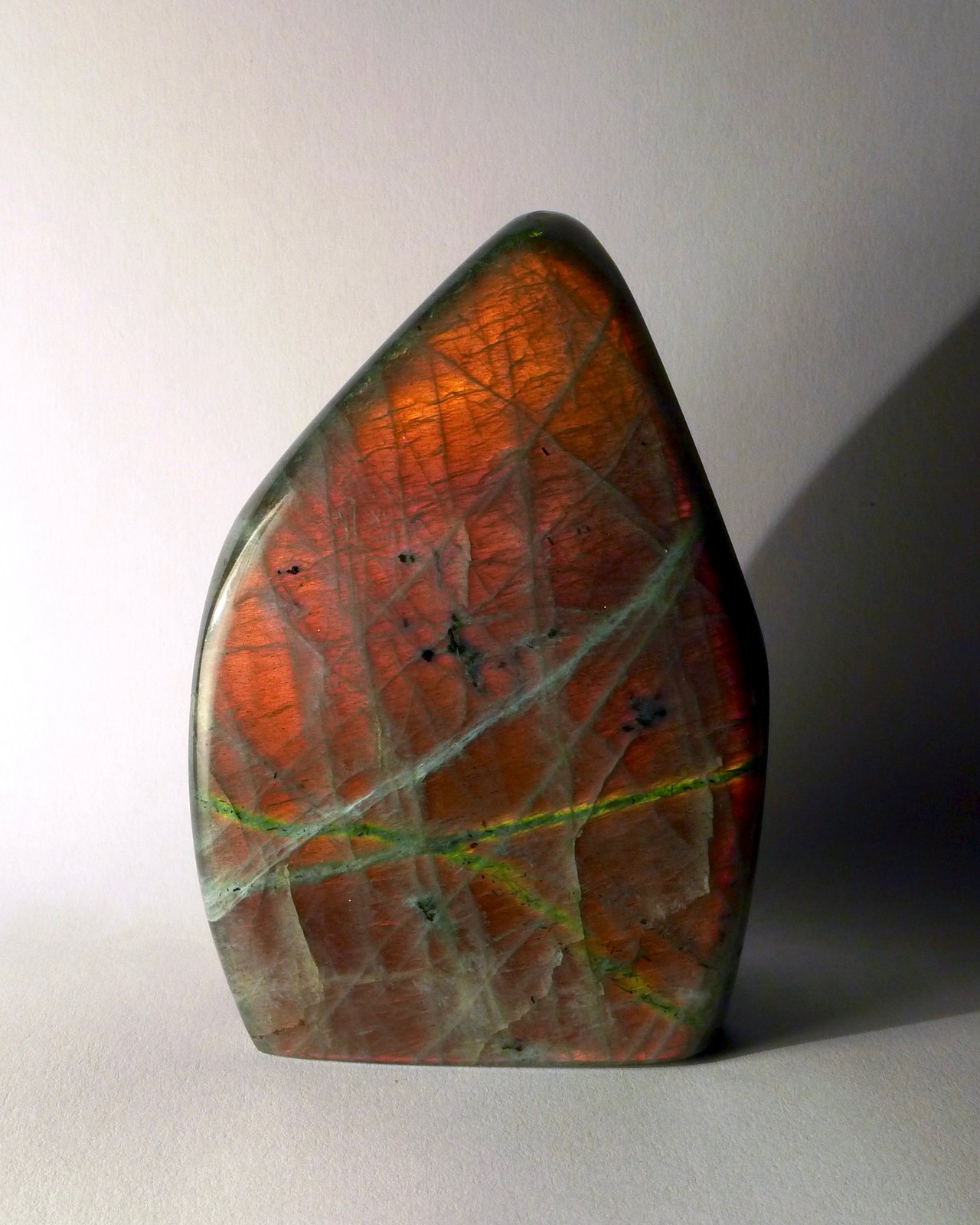 Plagioclasa (serie albita - anortita) var. Labradorita
9 x 6 x 4 cm
(Autor: Josele)