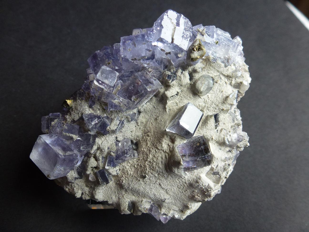Fluorita, calcopirita
11 x 8 cm.
(Autor: javier ruiz martin)