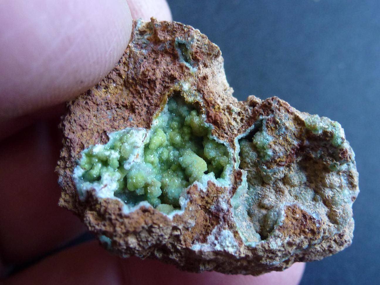 Wavellita
Pieza 3,5 x 3 cm. Geoda 2 x 1 cm.
(Autor: javier ruiz martin)