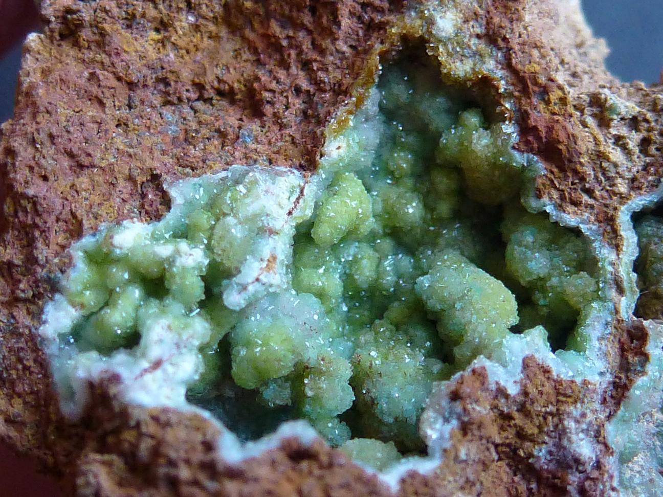 Wavellita
Pieza 3,5 x 3 cm. Geoda 2 x 1 cm.
(Autor: javier ruiz martin)