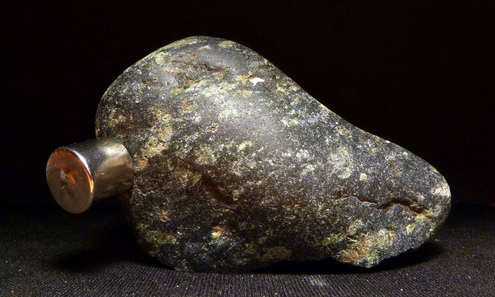 Piroxenita olivínica
8 x 5 x 3 cm
(Autor: Josele)
