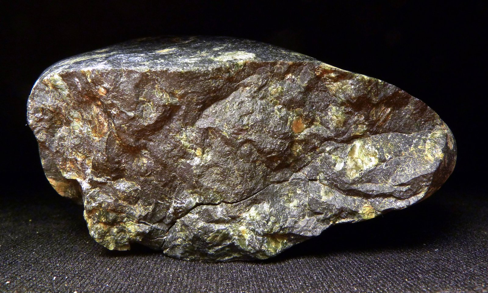 Piroxenita olivínica
8 x 5 x 3 cm
(Autor: Josele)