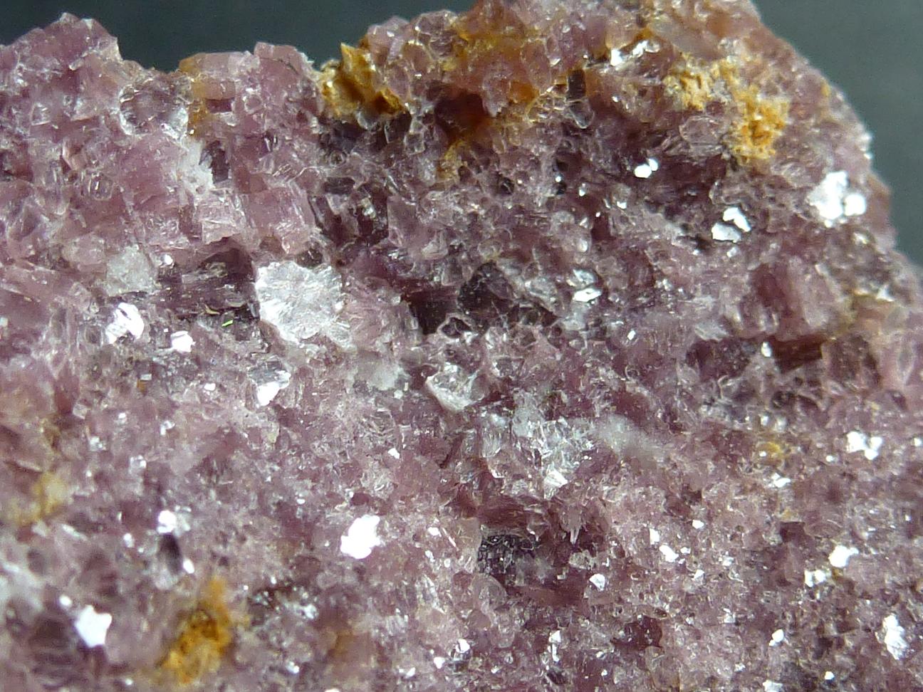 Lepidolita
7 x 4 cm.
(Autor: javier ruiz martin)