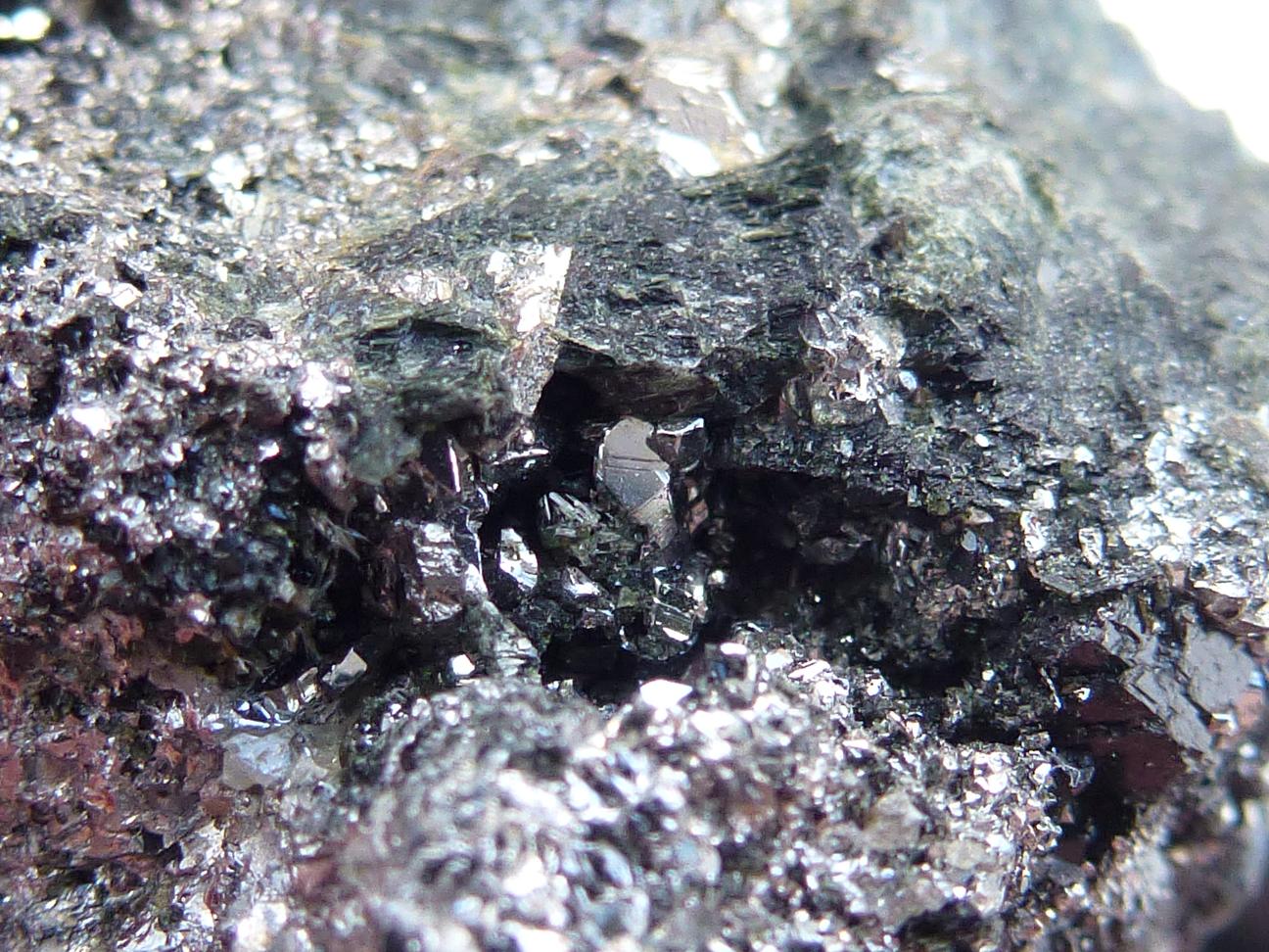 Löllingita, Diópsido y Ferro-actinolita
4 x 4 cm
(Autor: javier ruiz martin)