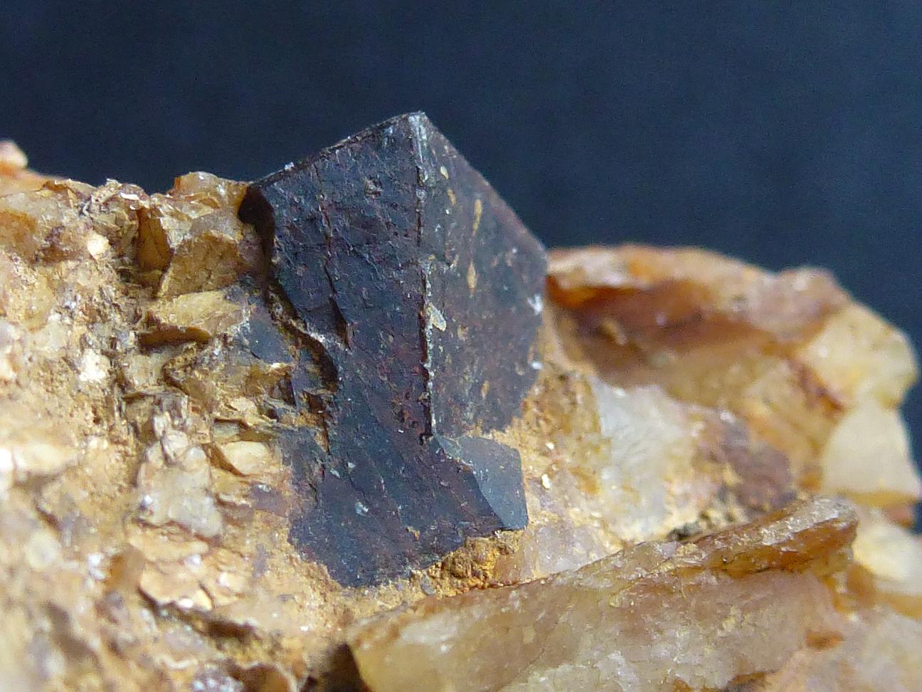 Casiterita, Cuarzo
Cristal de 0,5 cm.
(Autor: javier ruiz martin)