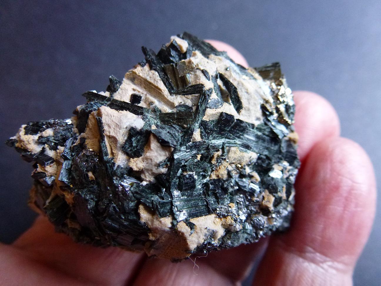 Ferro-Actinolita, Pirita
6 x 4 cm.
(Autor: javier ruiz martin)