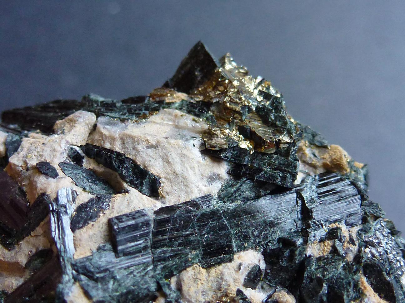Ferro-Actinolita, Pirita
6 x 4 cm.
(Autor: javier ruiz martin)
