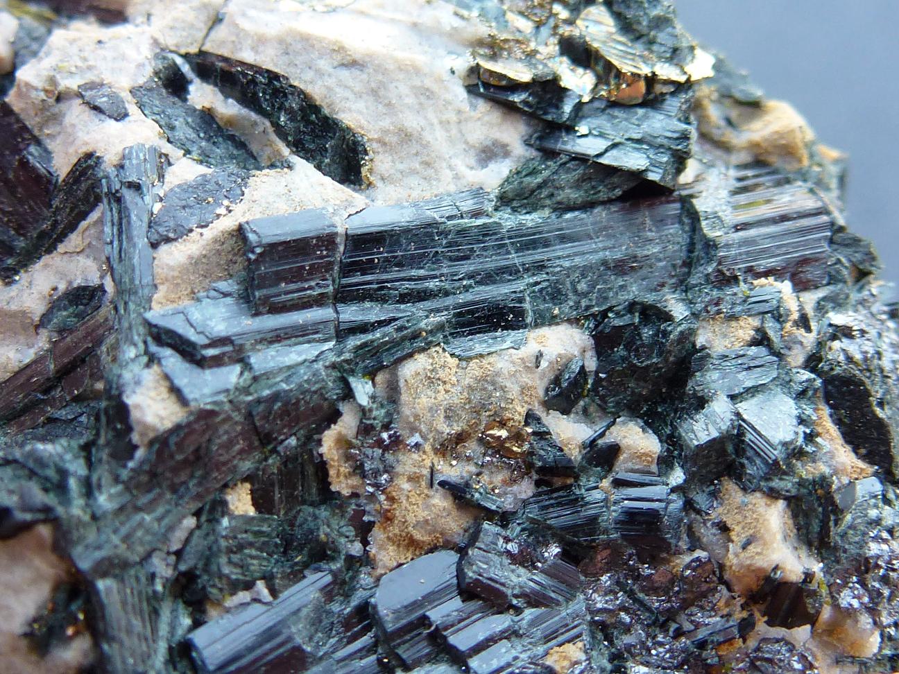 Ferro-Actinolita, Pirita
6 x 4 cm.
(Autor: javier ruiz martin)